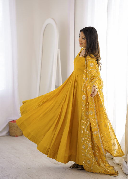 *PRESENTING NEW PREMIUM QUALITY PURE ROMANSILK CHANDERI FABRIC FULLY FLARE ANARKALI,WITH DUPAPTA SET,PENT READY TO WEAR*