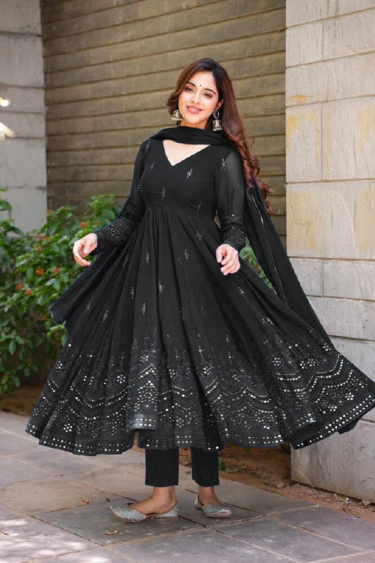 BLACK GEORGETTE EMBROIDERED SUIT SET