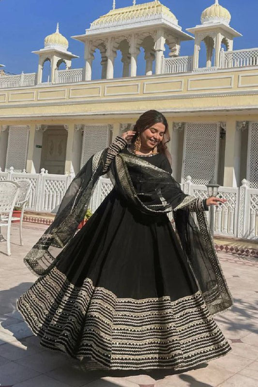 Sanika Noor Black Color Embroidered Work Anarkali Suit Set 6104